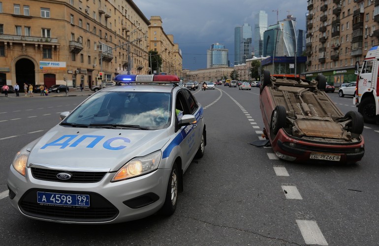 Инспекторы ДПС в Москве начали оформлять ДТП на планшетах